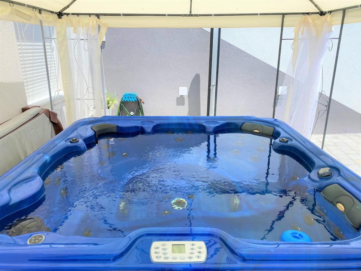 Lux Apartment Sea Shell With Jacuzzi Makarska Esterno foto