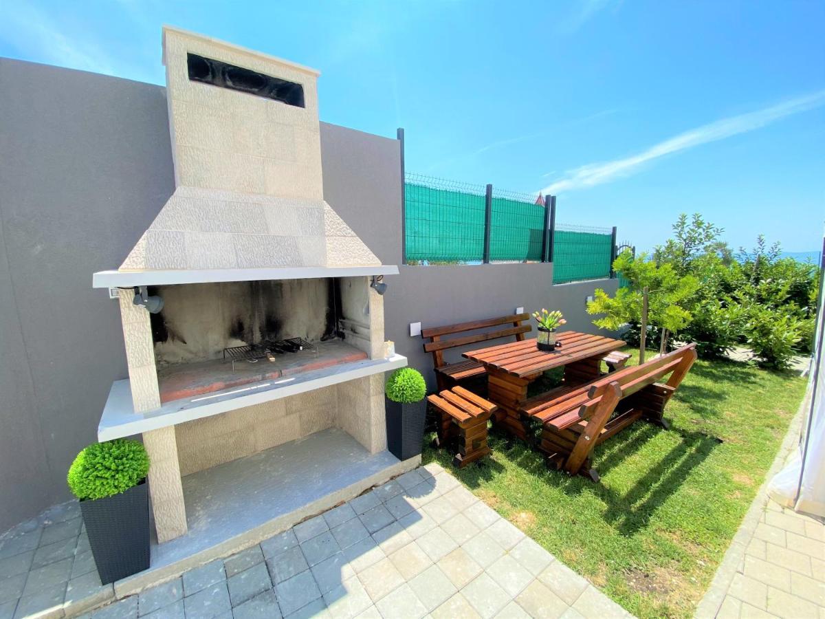 Lux Apartment Sea Shell With Jacuzzi Makarska Esterno foto