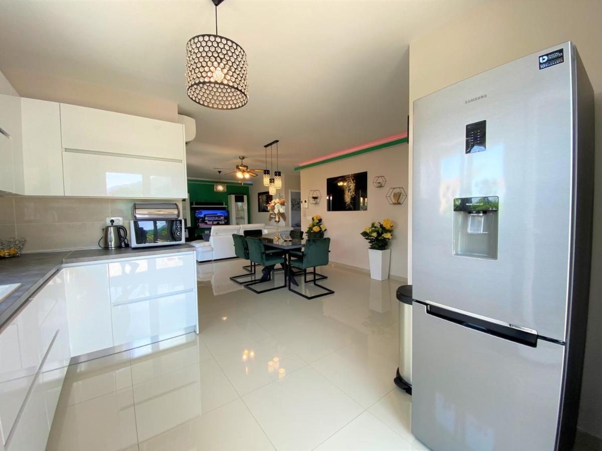 Lux Apartment Sea Shell With Jacuzzi Makarska Esterno foto