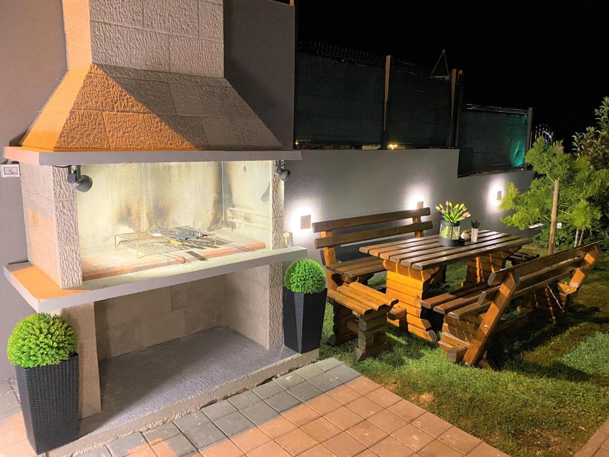 Lux Apartment Sea Shell With Jacuzzi Makarska Esterno foto