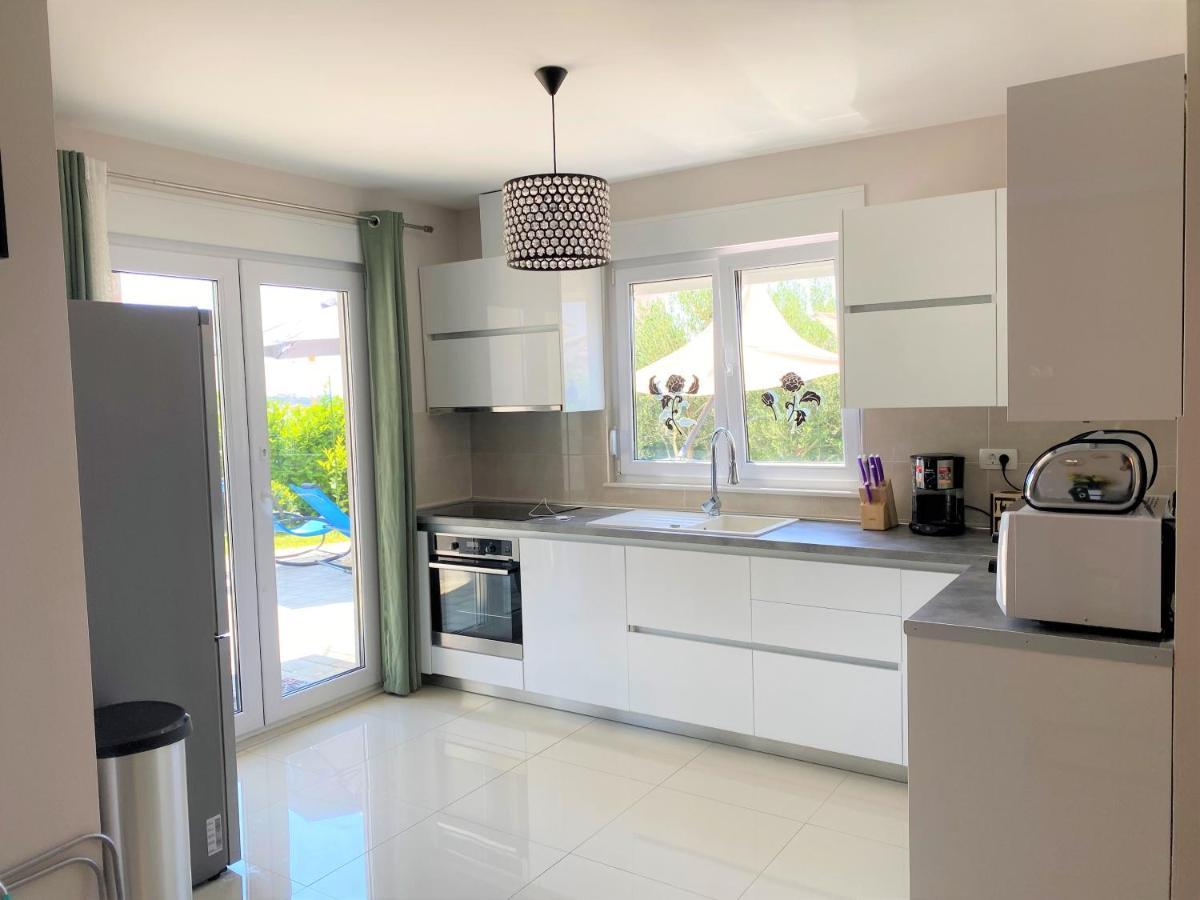 Lux Apartment Sea Shell With Jacuzzi Makarska Esterno foto