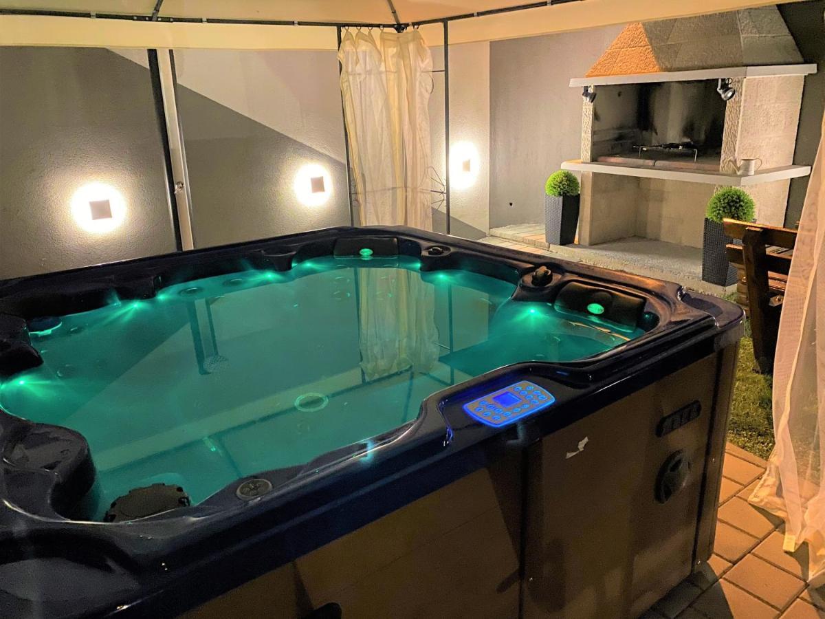 Lux Apartment Sea Shell With Jacuzzi Makarska Esterno foto