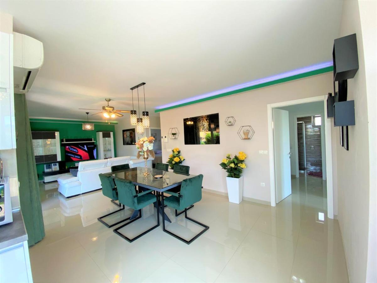 Lux Apartment Sea Shell With Jacuzzi Makarska Esterno foto