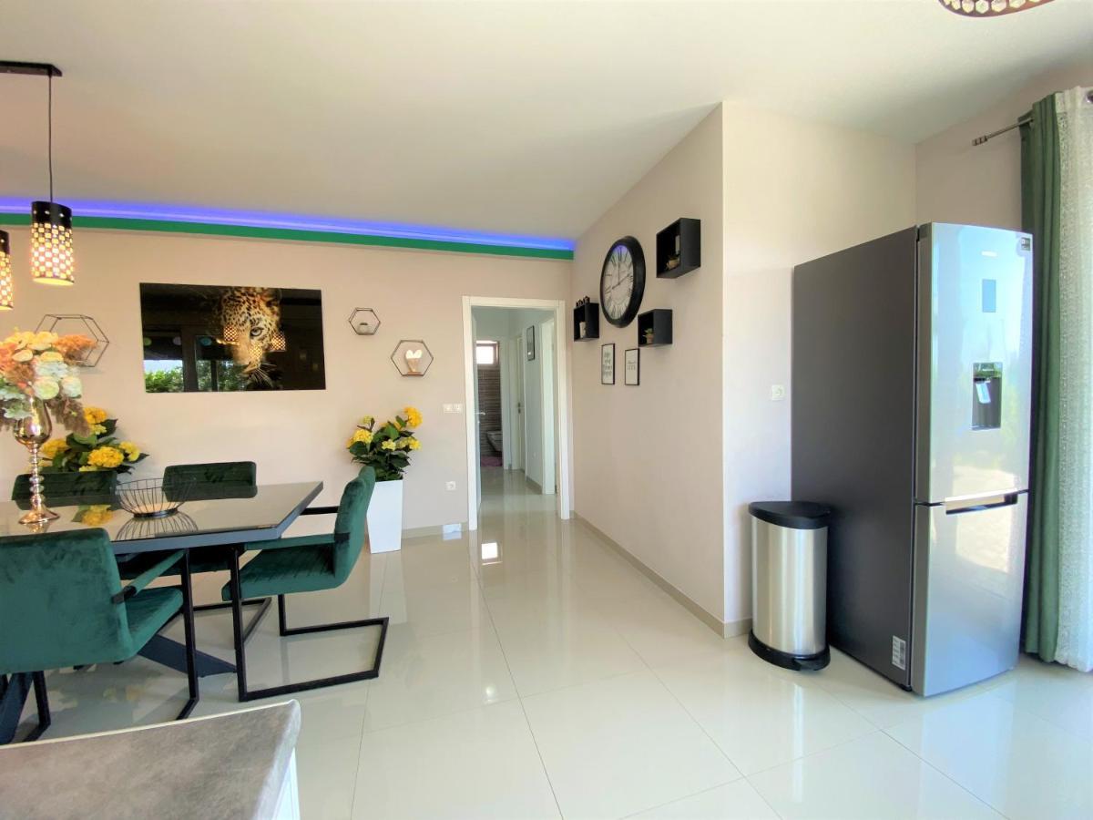 Lux Apartment Sea Shell With Jacuzzi Makarska Esterno foto