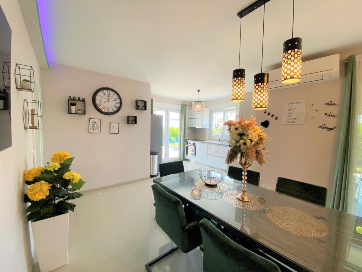 Lux Apartment Sea Shell With Jacuzzi Makarska Esterno foto