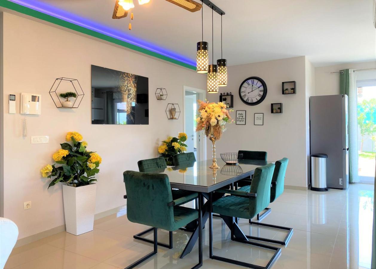 Lux Apartment Sea Shell With Jacuzzi Makarska Esterno foto
