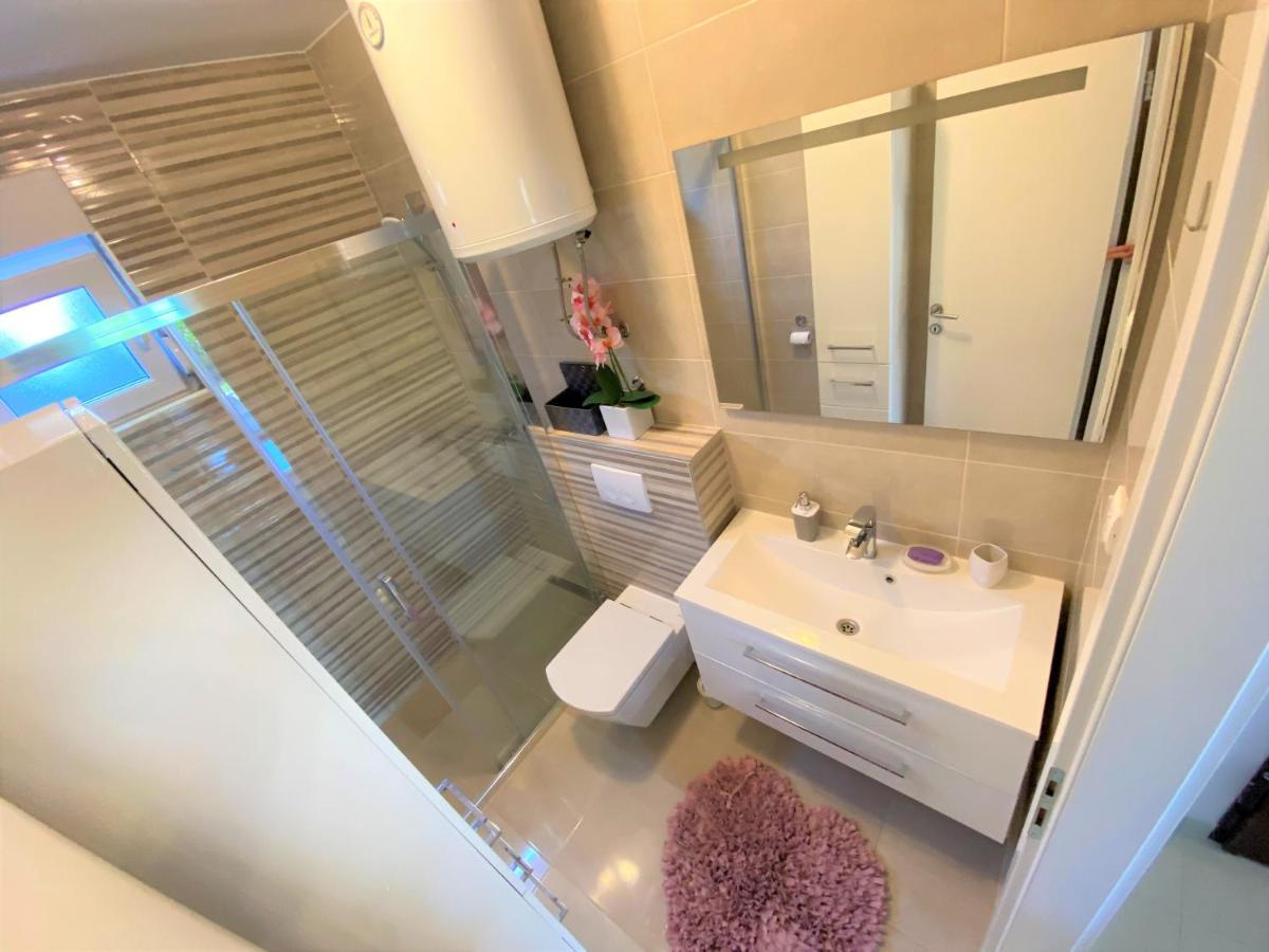 Lux Apartment Sea Shell With Jacuzzi Makarska Esterno foto
