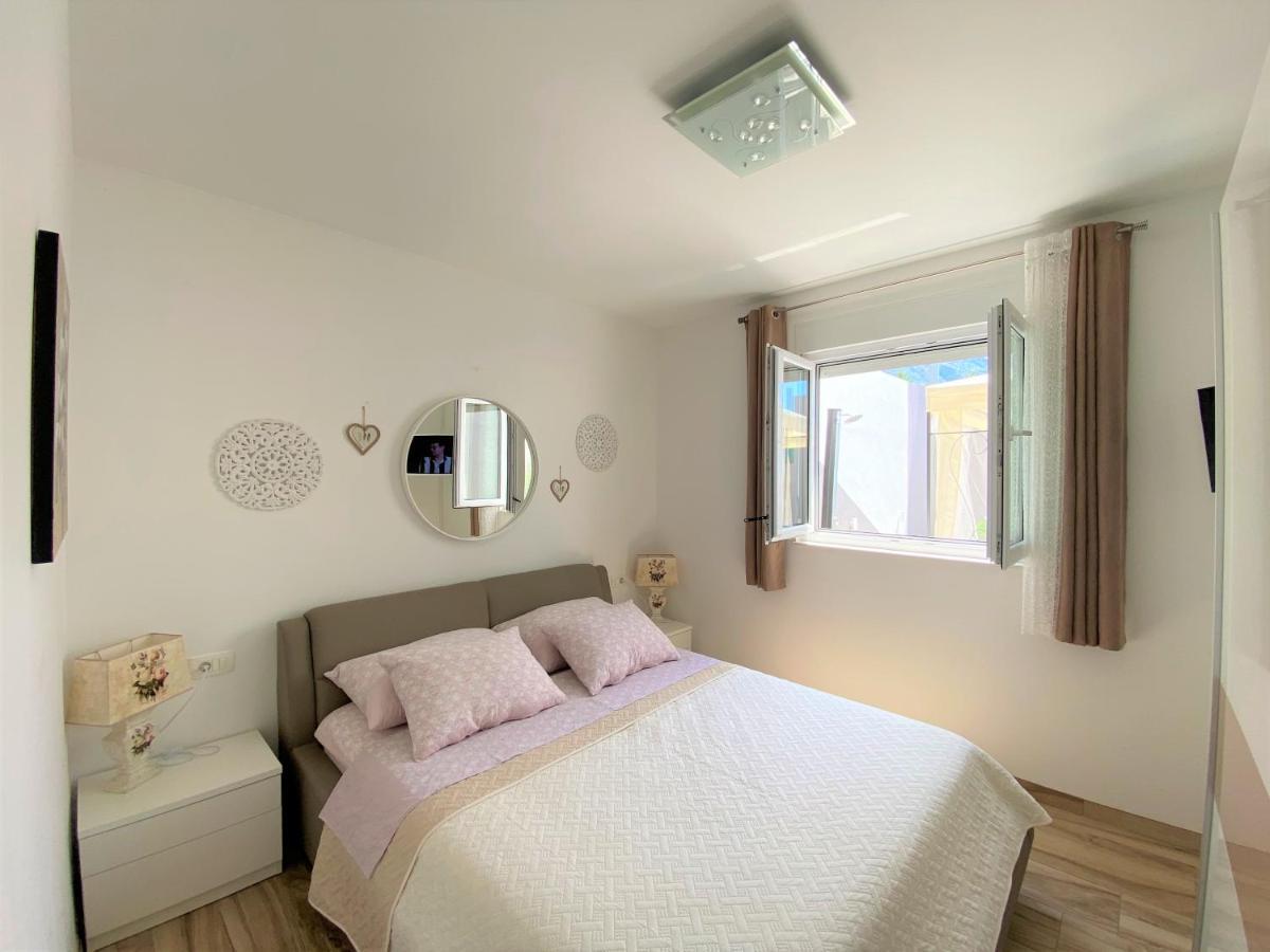 Lux Apartment Sea Shell With Jacuzzi Makarska Esterno foto