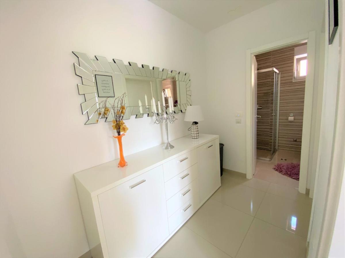 Lux Apartment Sea Shell With Jacuzzi Makarska Esterno foto