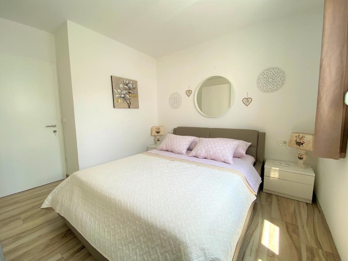 Lux Apartment Sea Shell With Jacuzzi Makarska Esterno foto